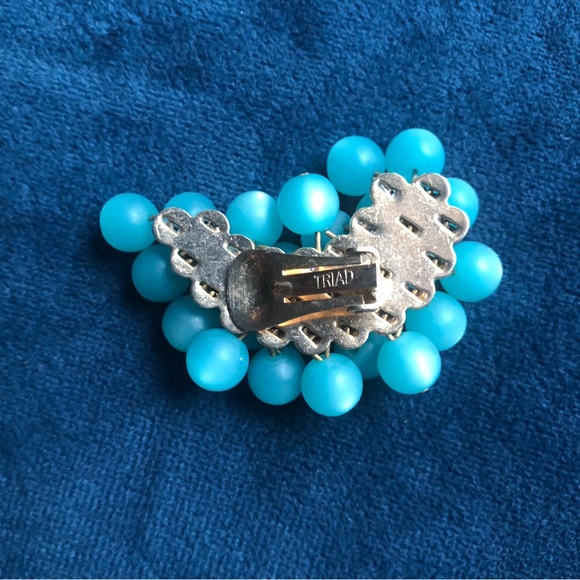 Vintage clip on aqua bead crescent earrings - Picture 2 of 3